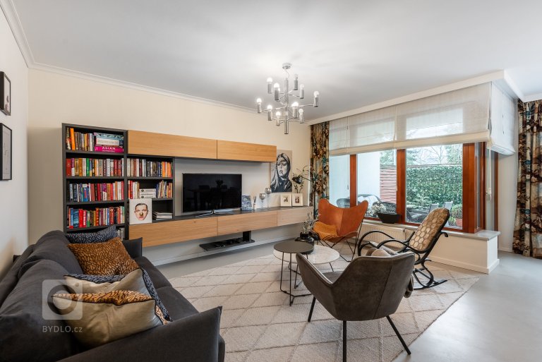 add picture to album