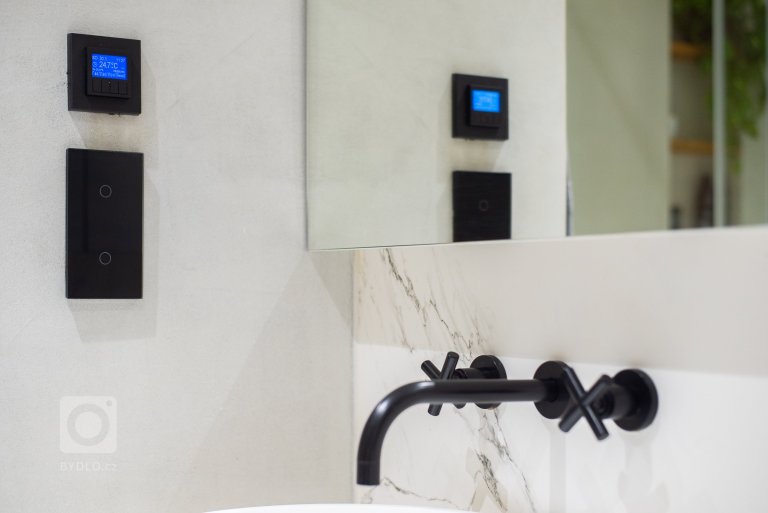 add picture to album