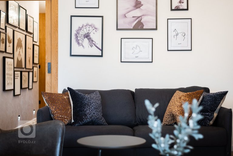 add picture to album