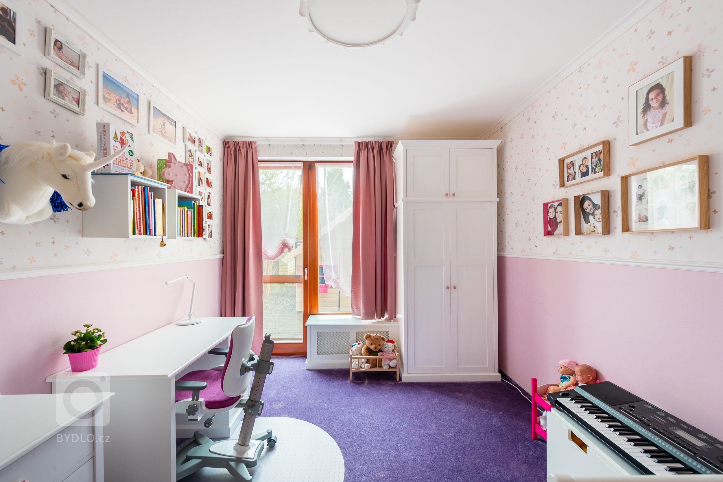 Vlastní&nbsp;bydlení bydlení pro Janu a dcerku Nicole. Jedná se o byt o velikosti 3kk s dvěmi předzahrádky, který prošel během 4 let celkovou rekonstrukcí.…