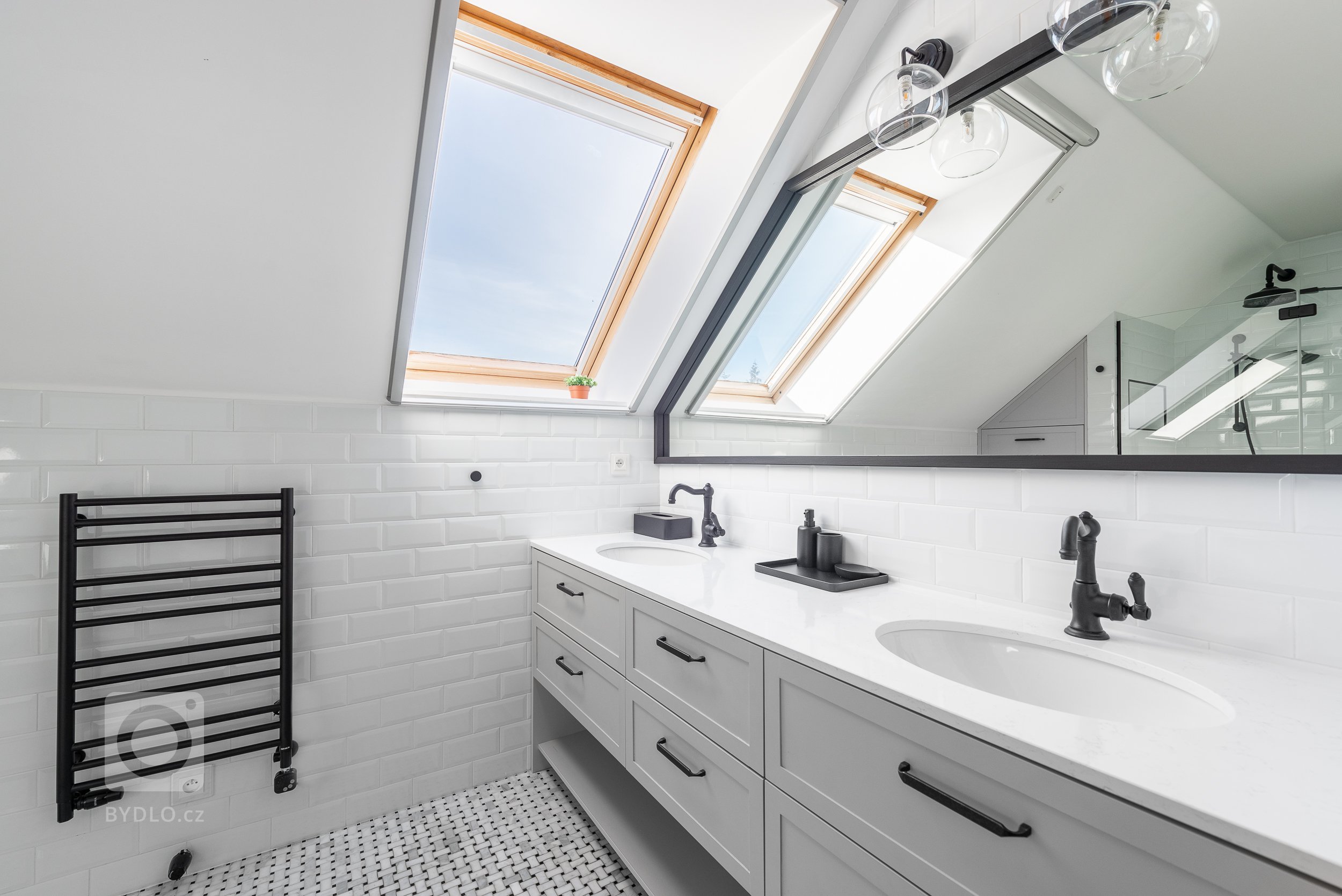 Koupelna se nachází v domě, který byl postaven před cca 16lety. Stávající koupelna měla již zastaralý design a žádala si rekonstrukci.&nbsp;Na přání paní…