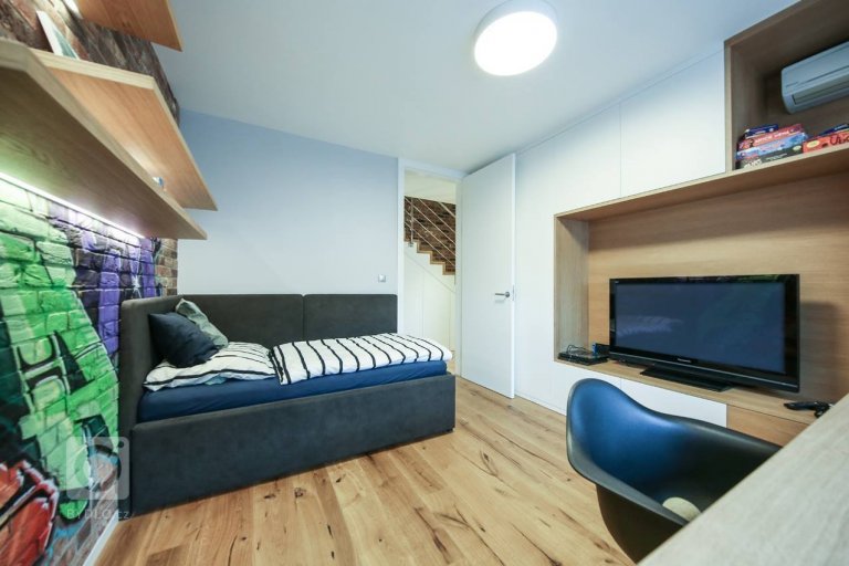 add picture to album