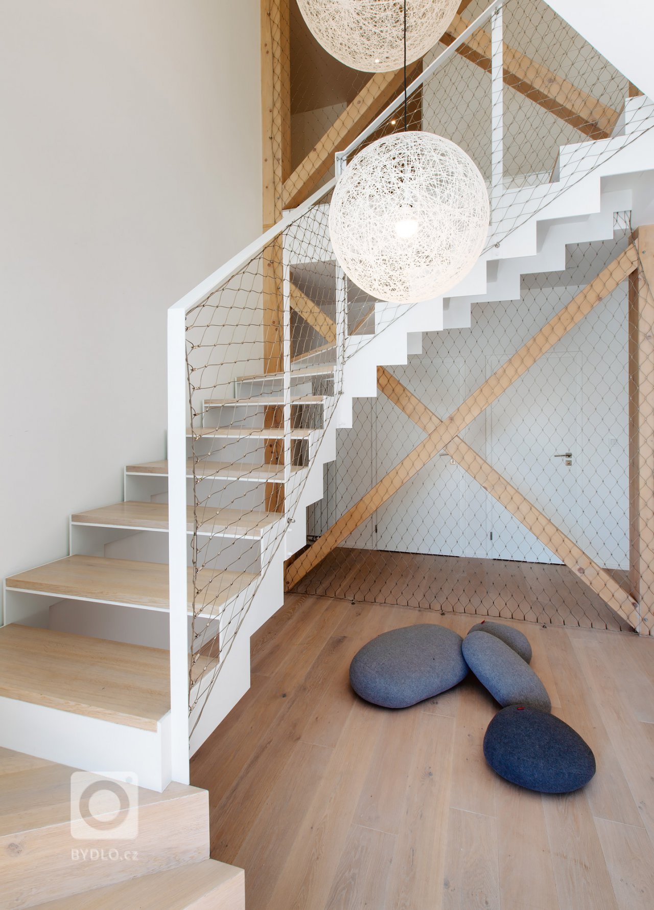 Architekt dává prostoru logiku, funkčnost a využitelnost a apeluje na jeho zážitkové a estetické kvality. Je jediným ze zúčastněných (řemeslníci, instalatéři,…