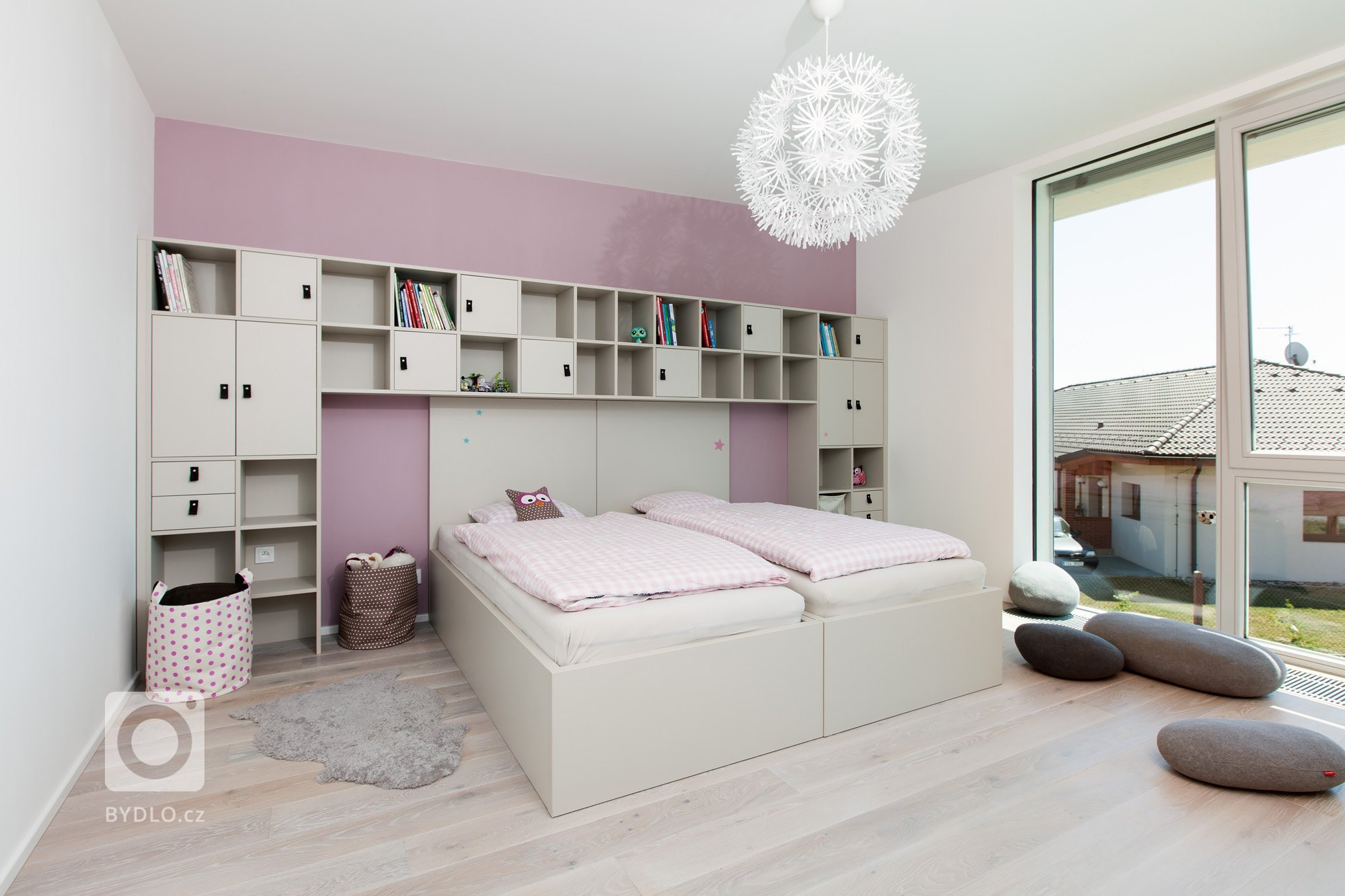 Architekt dává prostoru logiku, funkčnost a využitelnost a apeluje na jeho zážitkové a estetické kvality. Je jediným ze zúčastněných (řemeslníci, instalatéři,…