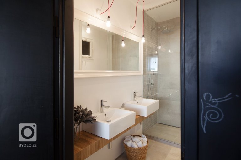 add picture to album