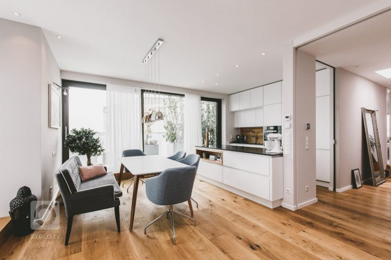 add picture to album