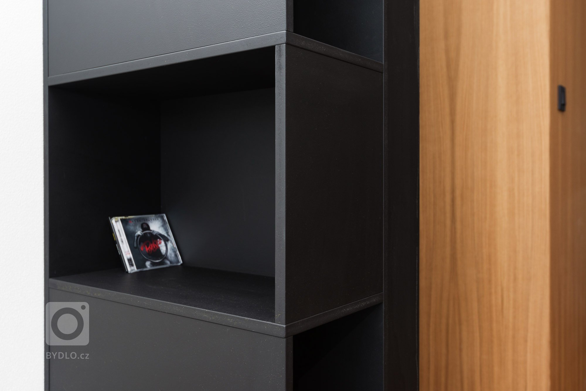 Krásny a&nbsp;štýlový byt v&nbsp;novostavbe, ktorý zodpovedá povahe majiteľa a aktuálnym trendom v interiéri. Využitá nápaditosť v&nbsp;štýle filmového ducha …