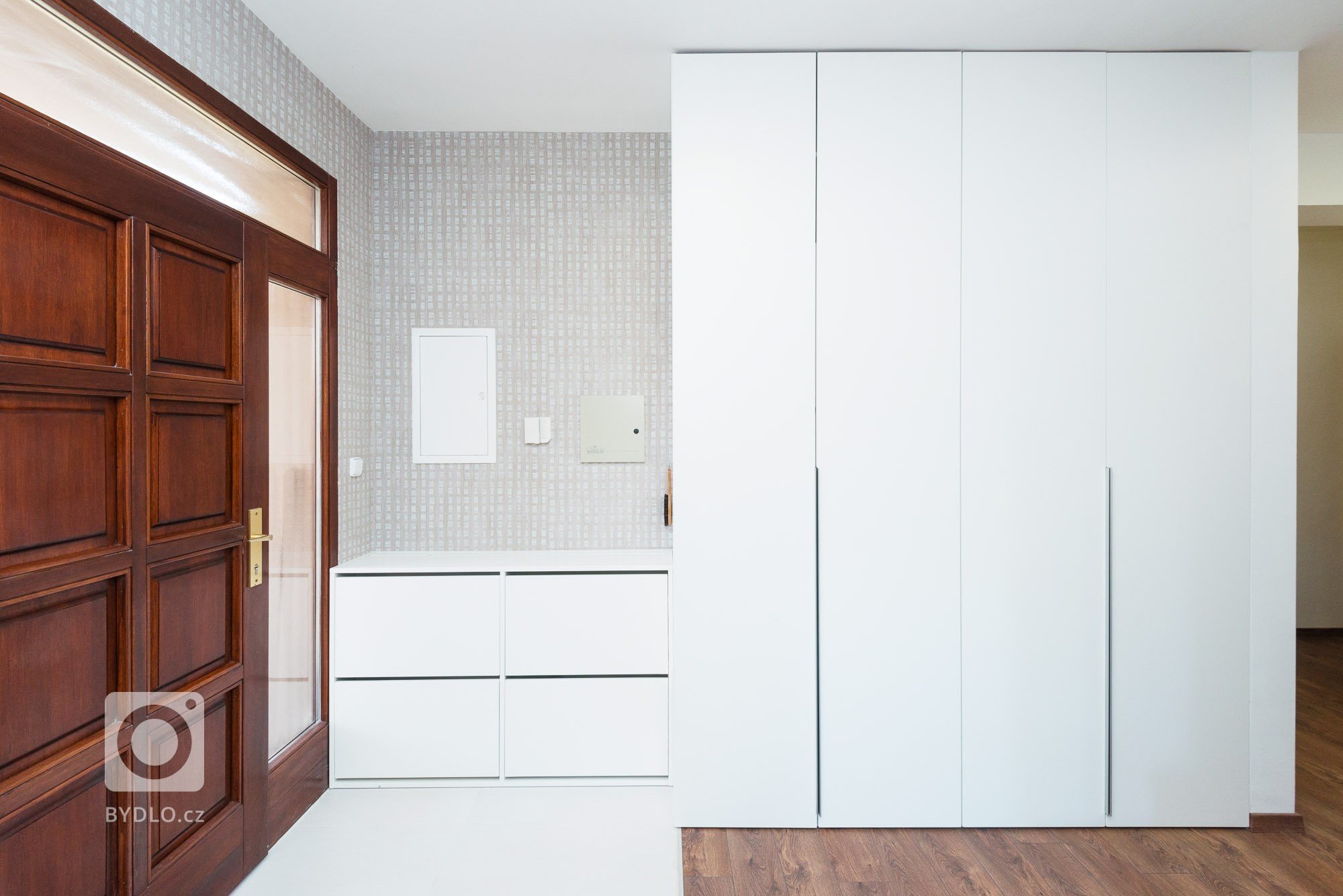 Rekonštrukcia rodinného domu s&nbsp;kompletne novým interiérom. Krásne schodisko tvoriace srdce domu vyrobeného z&nbsp;dubového masívu a&nbsp;dýhy slúžiacim aj…