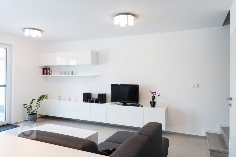 add picture to album