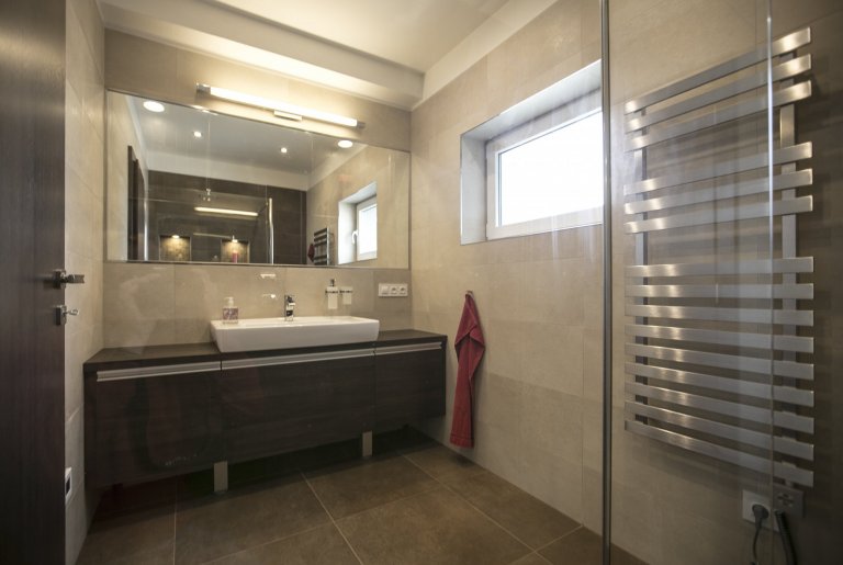 Roubenka je pro mnohé synonymem starodávného bydlení se vším, co k tomu patří. Snad každému se vybaví vůně přírodního dřeva, nábytek ze stejného materiálu a…