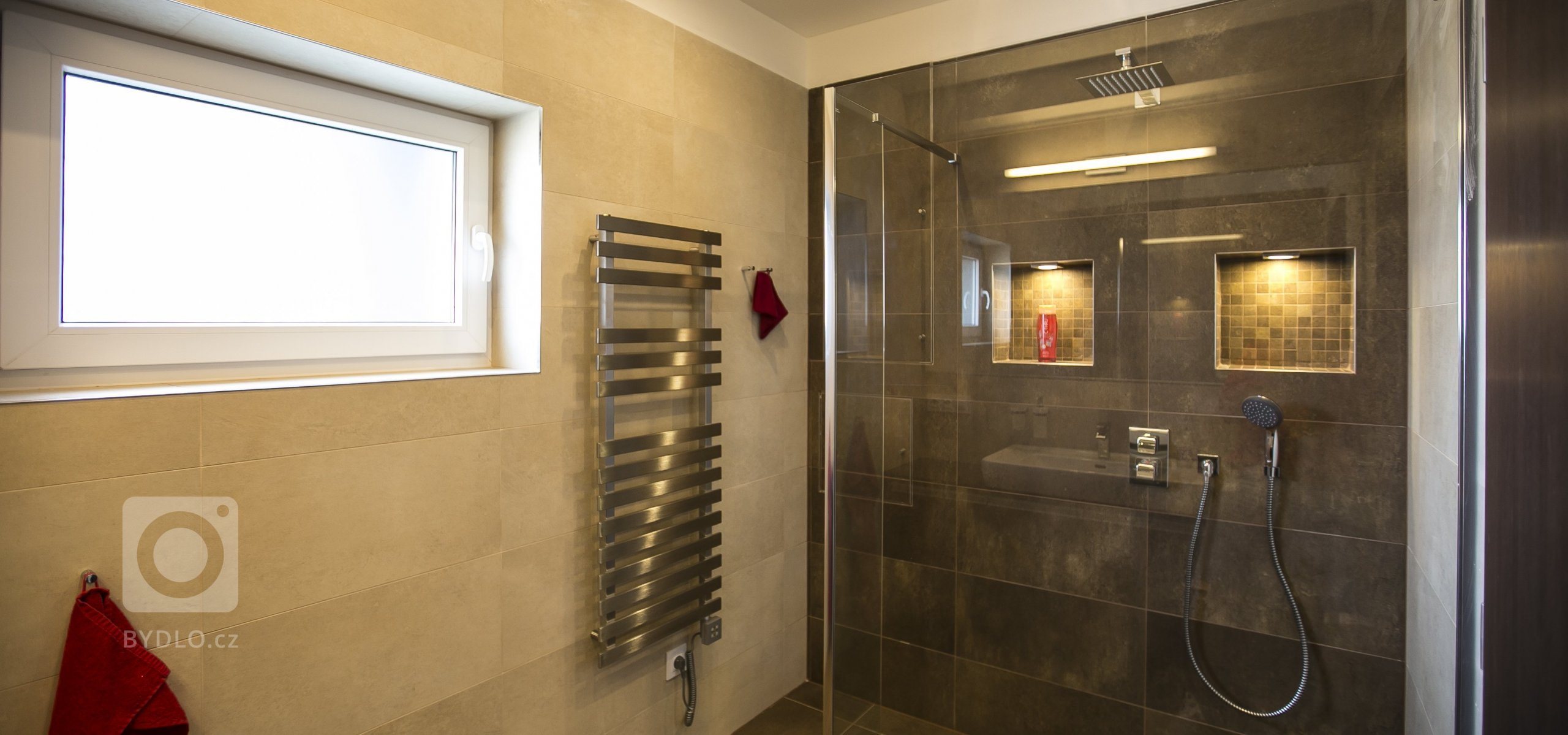 Roubenka je pro mnohé synonymem starodávného bydlení se vším, co k tomu patří. Snad každému se vybaví vůně přírodního dřeva, nábytek ze stejného materiálu a…