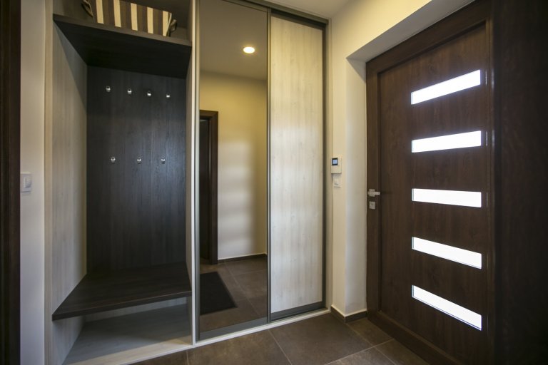 Roubenka je pro mnohé synonymem starodávného bydlení se vším, co k tomu patří. Snad každému se vybaví vůně přírodního dřeva, nábytek ze stejného materiálu a…