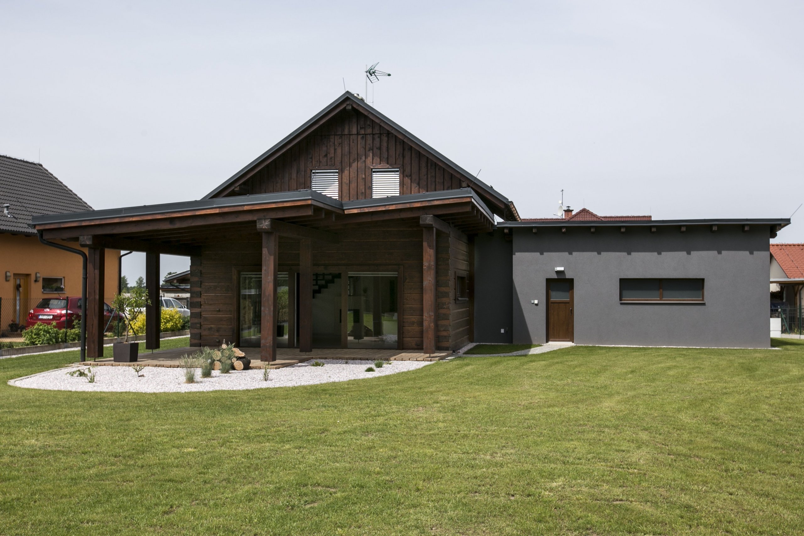 Roubenka je pro mnohé synonymem starodávného bydlení se vším, co k tomu patří. Snad každému se vybaví vůně přírodního dřeva, nábytek ze stejného materiálu a…