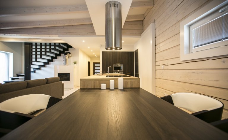 Roubenka je pro mnohé synonymem starodávného bydlení se vším, co k tomu patří. Snad každému se vybaví vůně přírodního dřeva, nábytek ze stejného materiálu a…