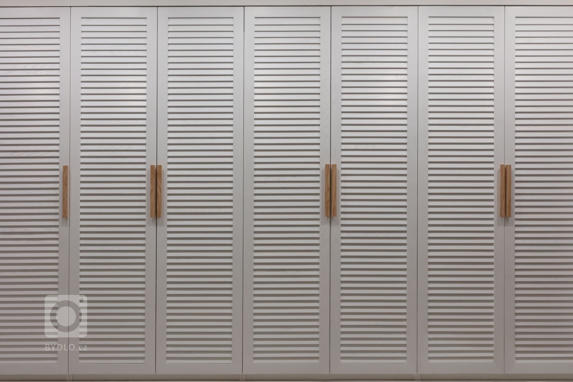 Lamelové dveře k šatní skříni. 
Rozměry na zakázku