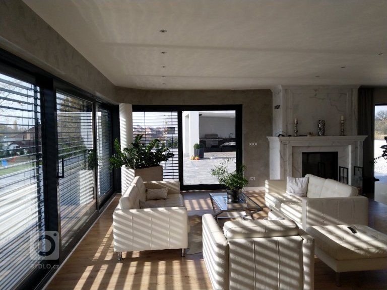 add picture to album