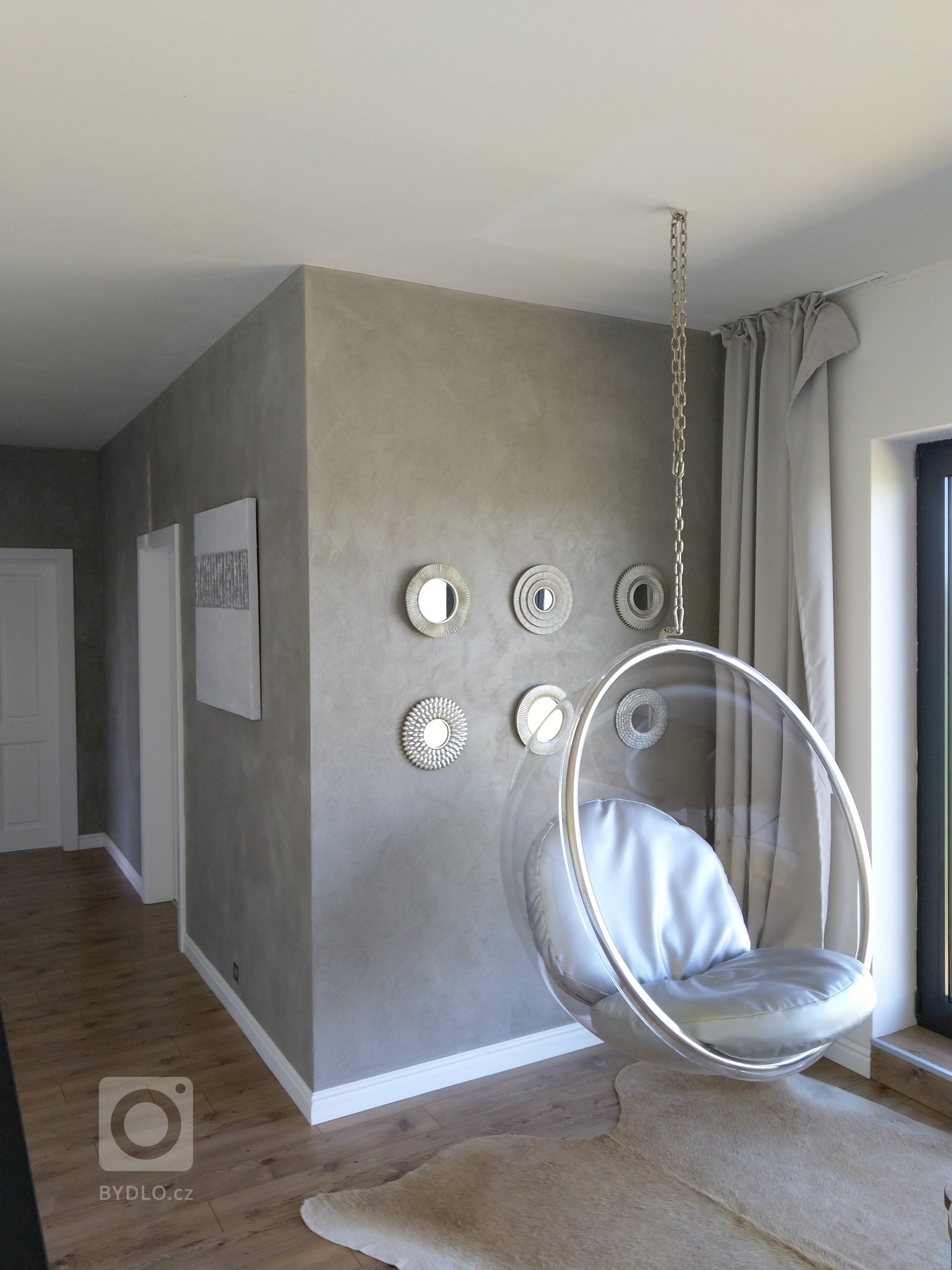 Realizace betonové stěrky v RD nedaleko Hradce Králové. Odstín a design stěrky na míru dle přání zákazníka. Realizace probíhala v několika etapách s ohledem na…