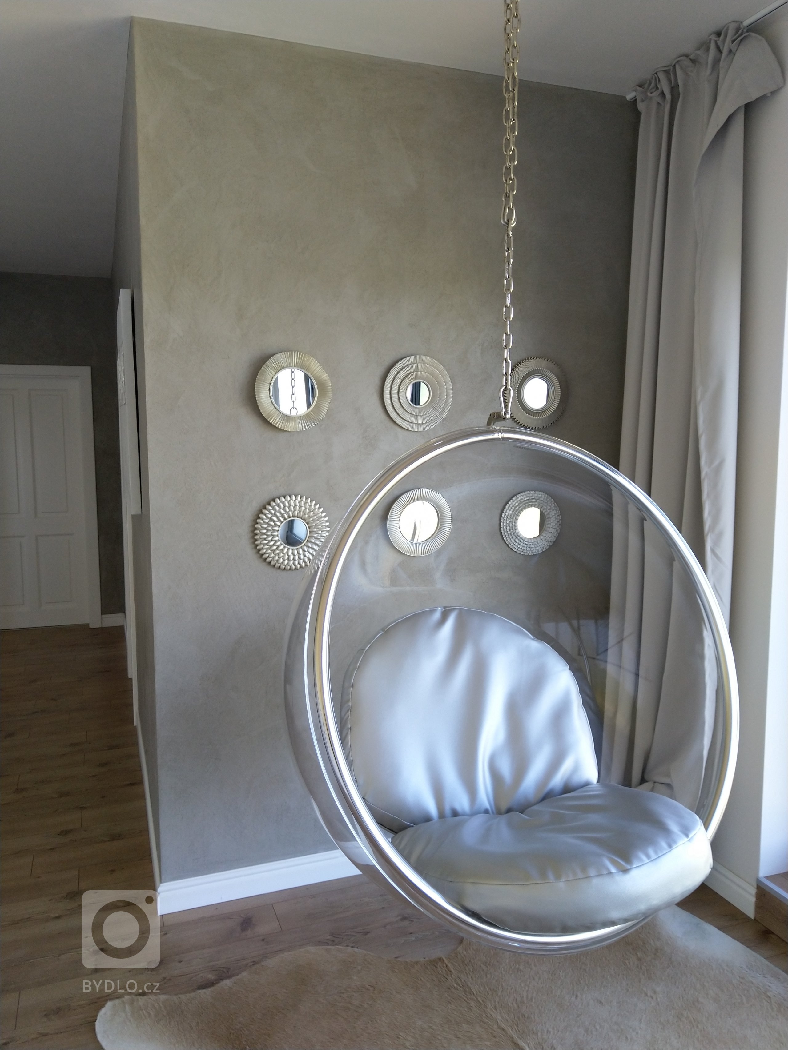 Realizace betonové stěrky v RD nedaleko Hradce Králové. Odstín a design stěrky na míru dle přání zákazníka. Realizace probíhala v několika etapách s ohledem na…