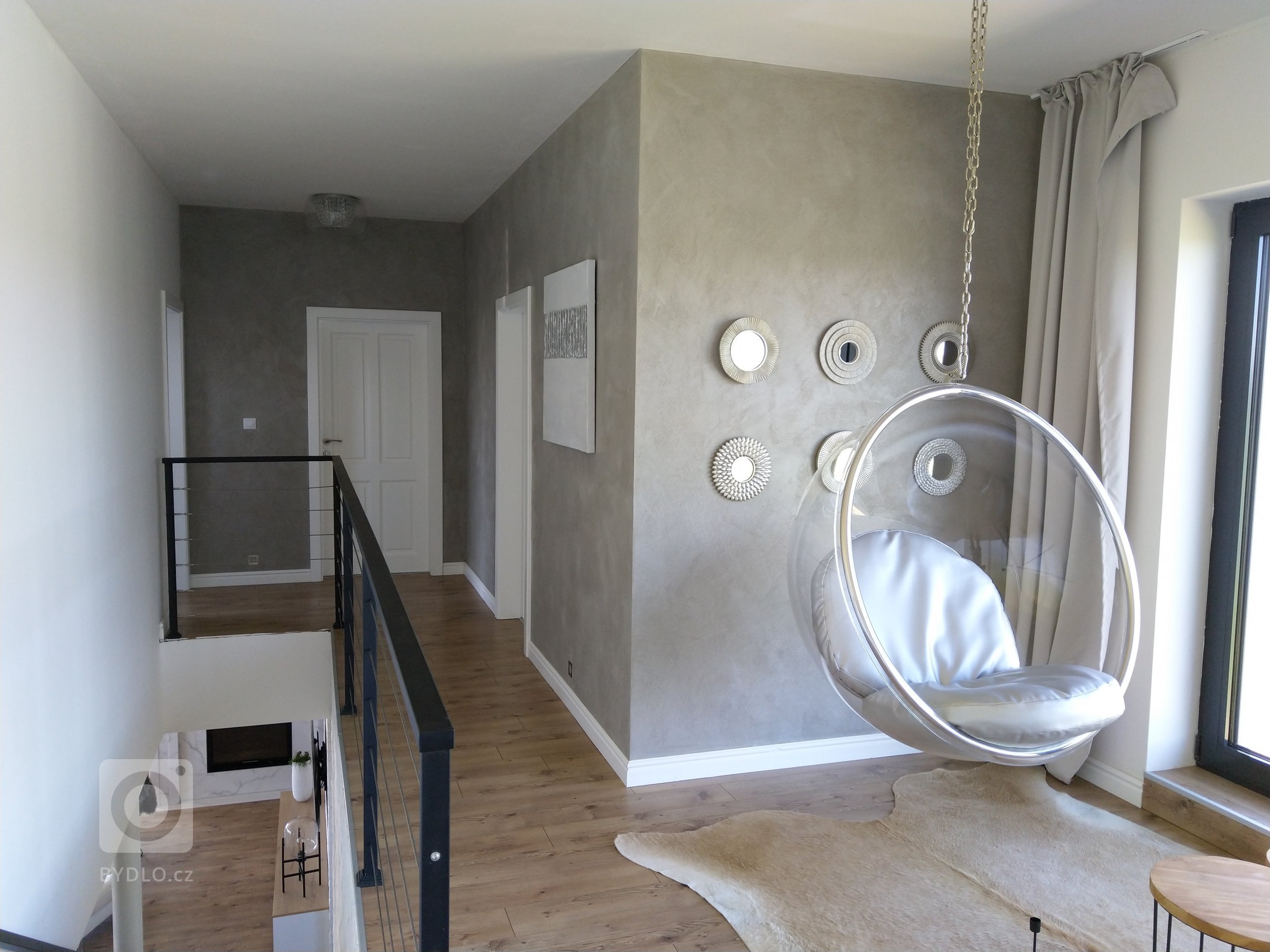 Realizace betonové stěrky v RD nedaleko Hradce Králové. Odstín a design stěrky na míru dle přání zákazníka. Realizace probíhala v několika etapách s ohledem na…