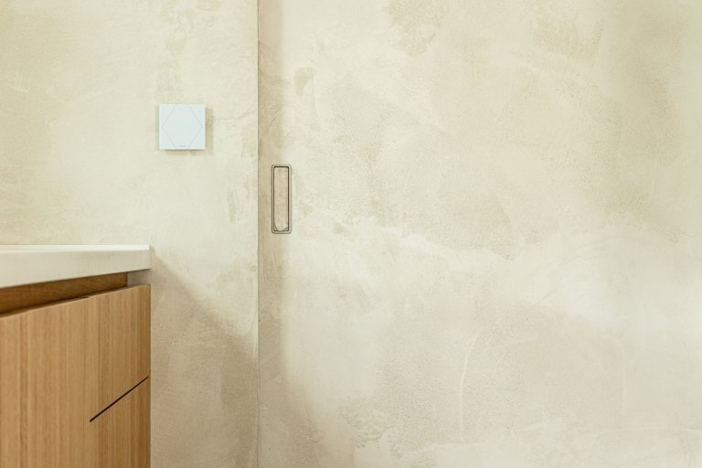 Společnost&nbsp;Staon.cz&nbsp;se podílela na realizaci projektu v rodinném domě v malebných Horních Počernicích. V tomto projektu byla aplikována dekorativní…