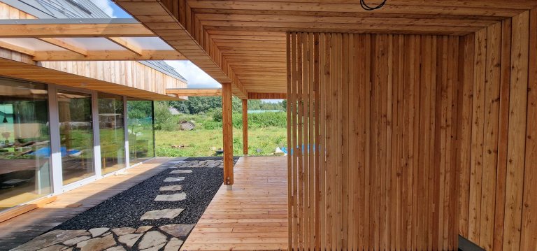 Kompletní novostavba na klíč ve Vrchlabí, vše dle přání a představ našich klientů. Dřevěná fasáda domu se harmonicky vkládá do okolní přírody a podtrhuje tak…