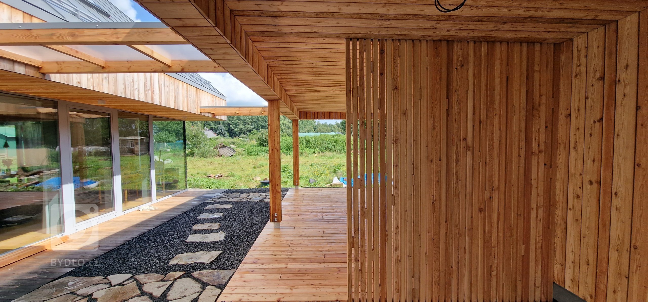 Kompletní novostavba na klíč ve Vrchlabí, vše dle přání a představ našich klientů. Dřevěná fasáda domu se harmonicky vkládá do okolní přírody a podtrhuje tak…