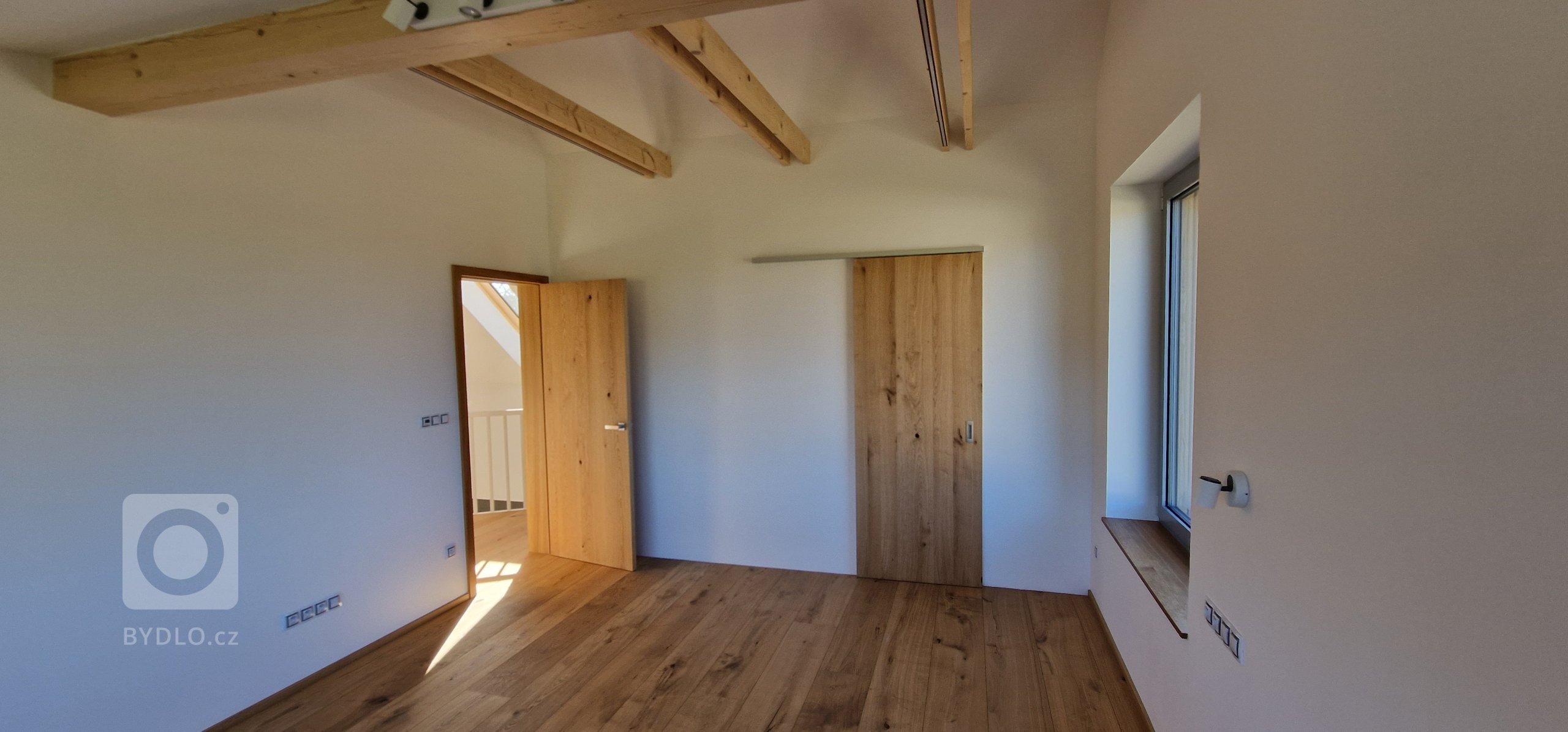 Kompletní novostavba na klíč ve Vrchlabí, vše dle přání a představ našich klientů. Dřevěná fasáda domu se harmonicky vkládá do okolní přírody a podtrhuje tak…