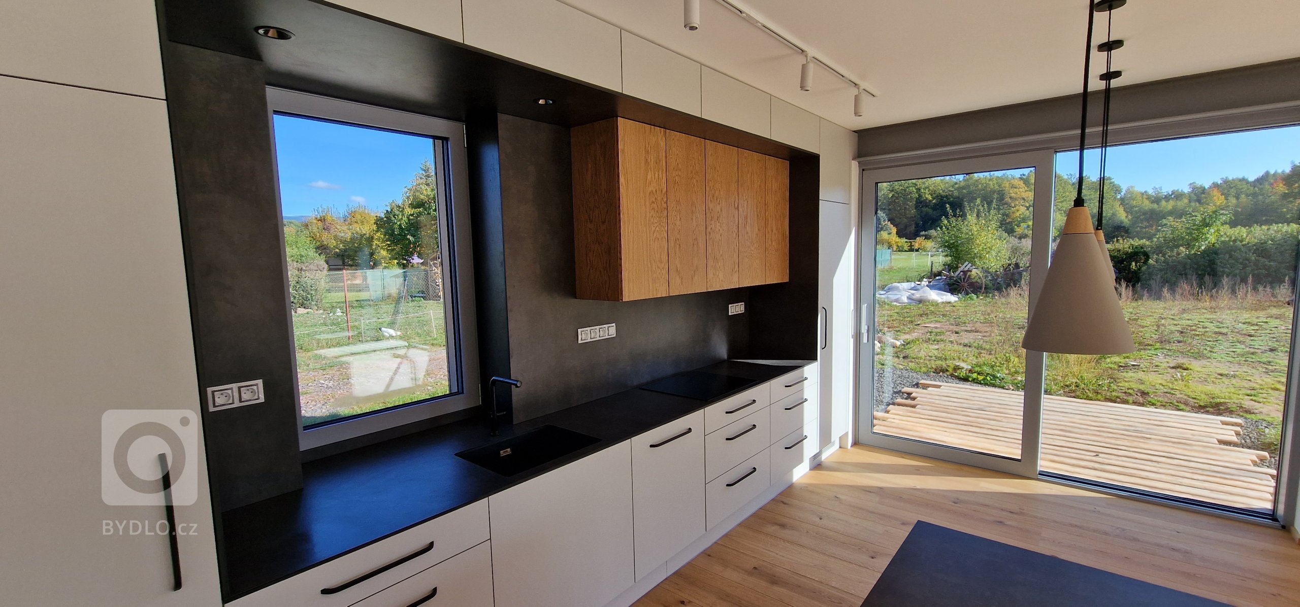 Kompletní novostavba na klíč ve Vrchlabí, vše dle přání a představ našich klientů. Dřevěná fasáda domu se harmonicky vkládá do okolní přírody a podtrhuje tak…