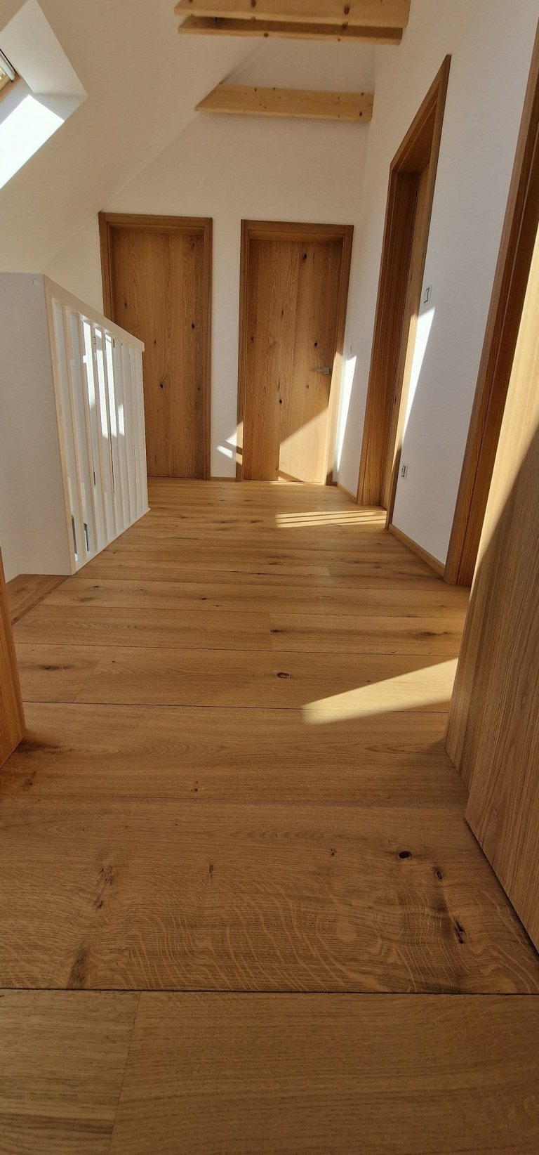 Kompletní novostavba na klíč ve Vrchlabí, vše dle přání a představ našich klientů. Dřevěná fasáda domu se harmonicky vkládá do okolní přírody a podtrhuje tak…