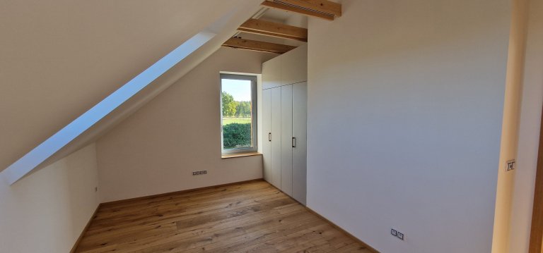 Kompletní novostavba na klíč ve Vrchlabí, vše dle přání a představ našich klientů. Dřevěná fasáda domu se harmonicky vkládá do okolní přírody a podtrhuje tak…