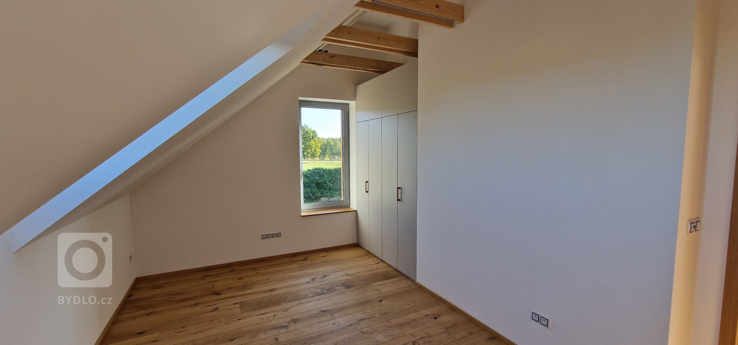 Kompletní novostavba na klíč ve Vrchlabí, vše dle přání a představ našich klientů. Dřevěná fasáda domu se harmonicky vkládá do okolní přírody a podtrhuje tak…