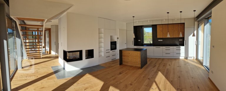 add picture to album