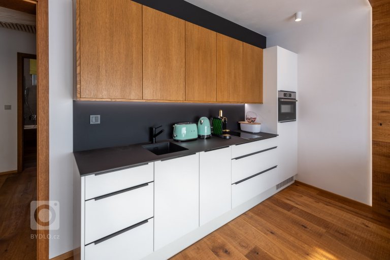 add picture to album