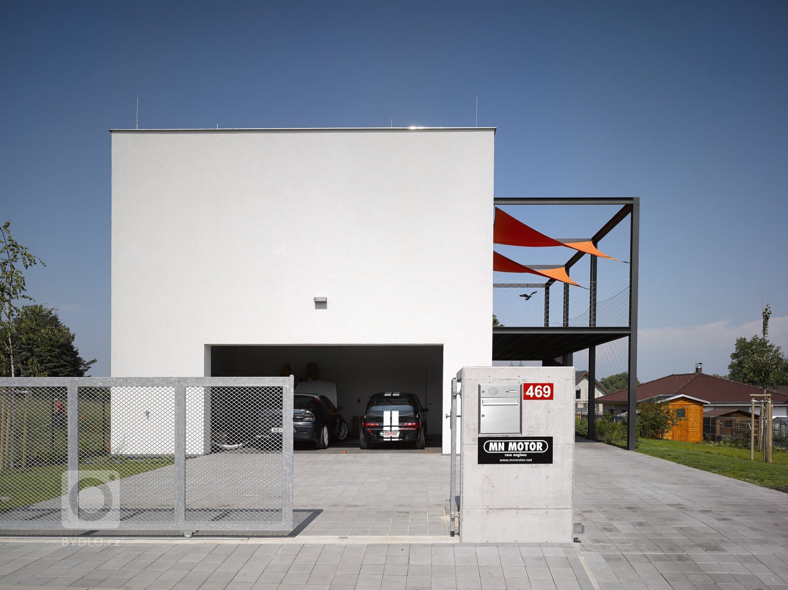 Popisují-li klienti svoje sny o bydlení, zpravidla jejich zájmy a hobby ovlivní i podobu budoucího domu. Ostatně proniknutí do těchto snů, záměrně říkáme snů a…