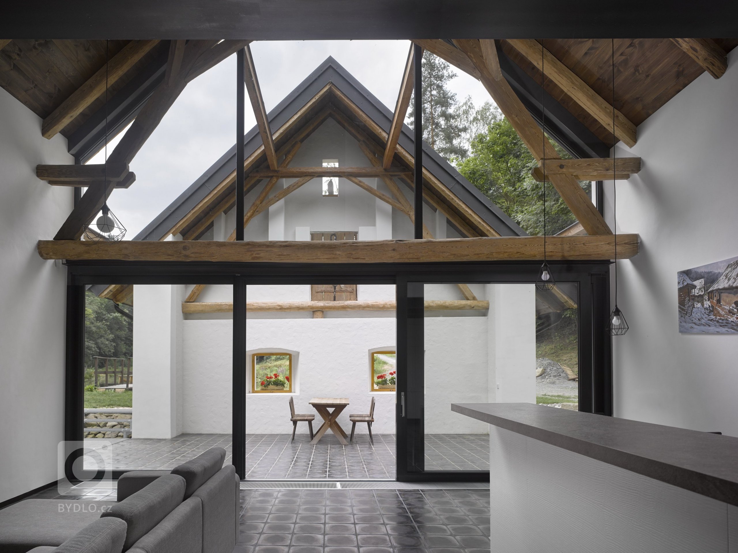 Již od prvního setkání s&nbsp;majiteli bylo jasné zadání, jaké má jejich budoucí bydlení splňovat požadavky: &quot;Má být neotřelé a přitom neokázalé&quot;.…