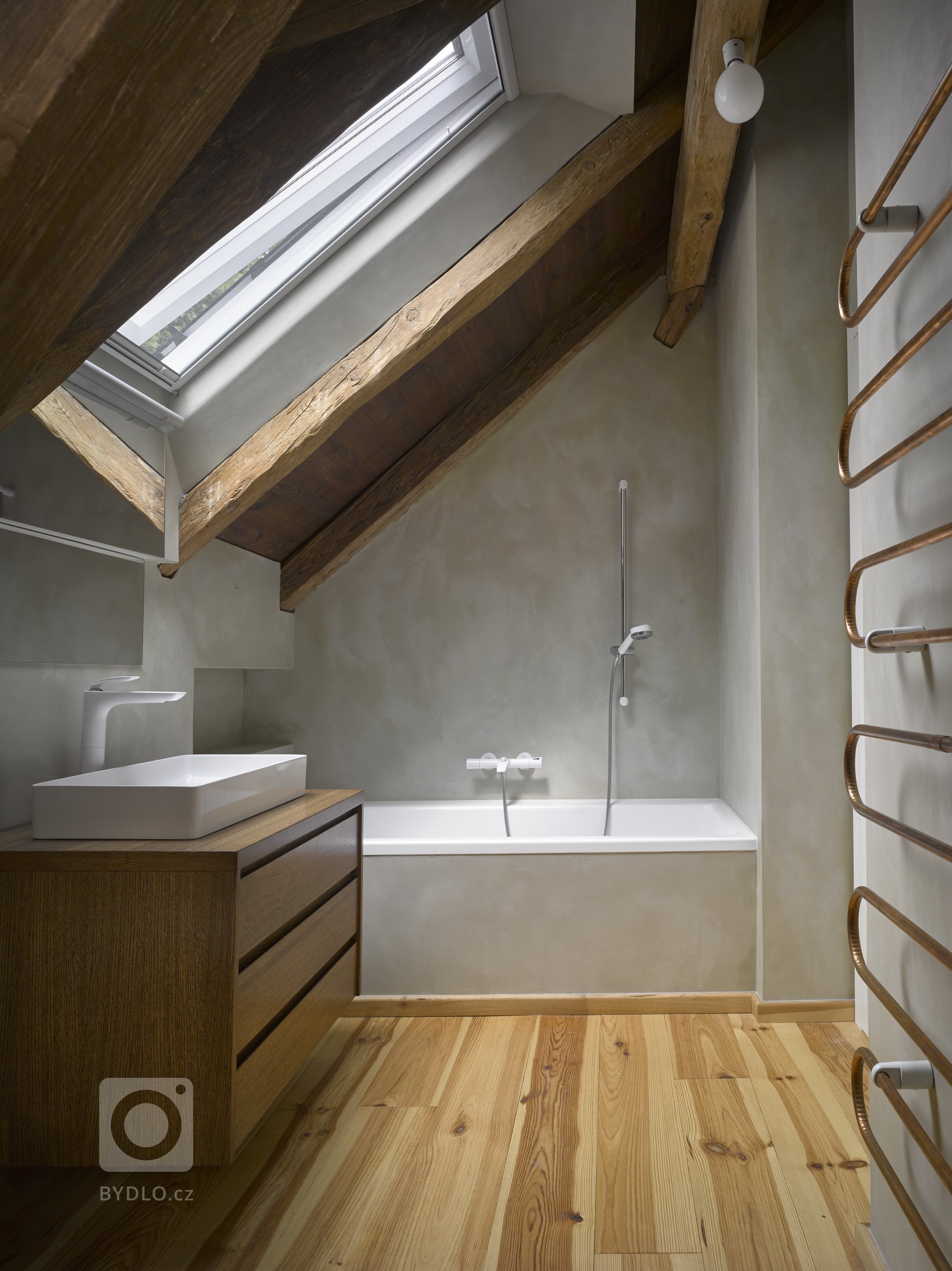 Již od prvního setkání s&nbsp;majiteli bylo jasné zadání, jaké má jejich budoucí bydlení splňovat požadavky: &quot;Má být neotřelé a přitom neokázalé&quot;.…