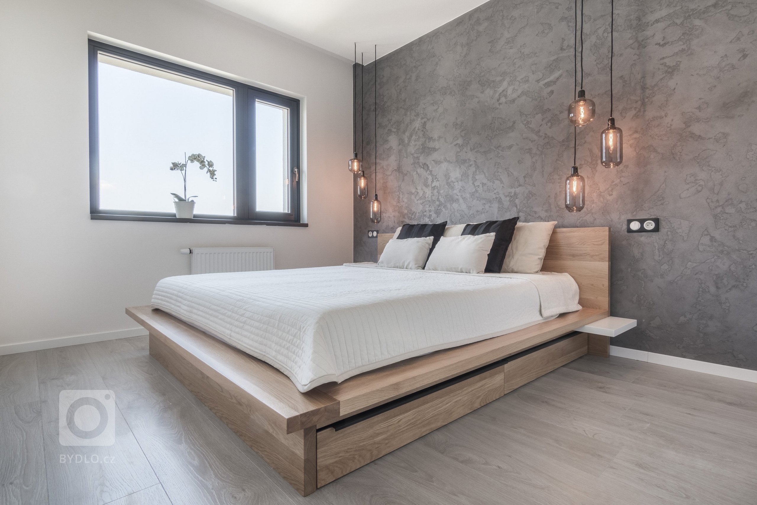 Developerský projekt JRD, podchycení klientských změn a návrh interiéru vybavení bytu pro mladý pár. Z návrhu vyplynulo použití cementové stěrky na většinu…