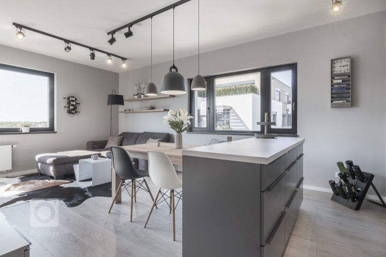 add picture to album