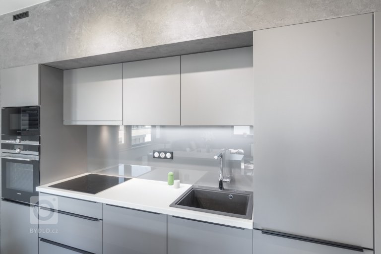 add picture to album