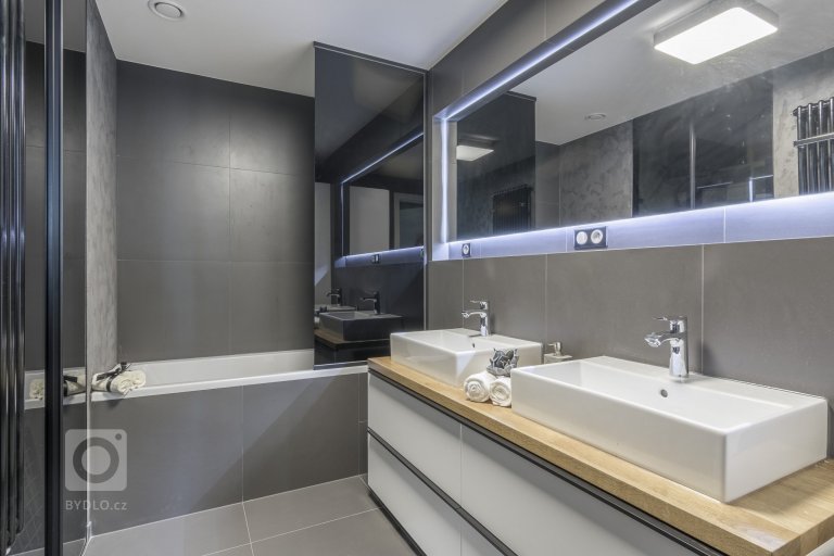 add picture to album