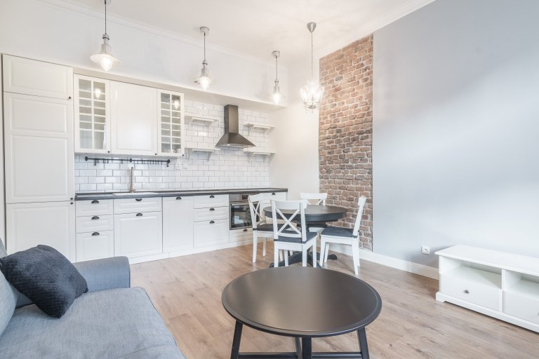 Rekonstrukce starého činžovního domu od PSN a stavební úpravy bytové jednotky včetně návrhu interiéru. Byt slouží jako investice pro krátkodobé pronájmy.…