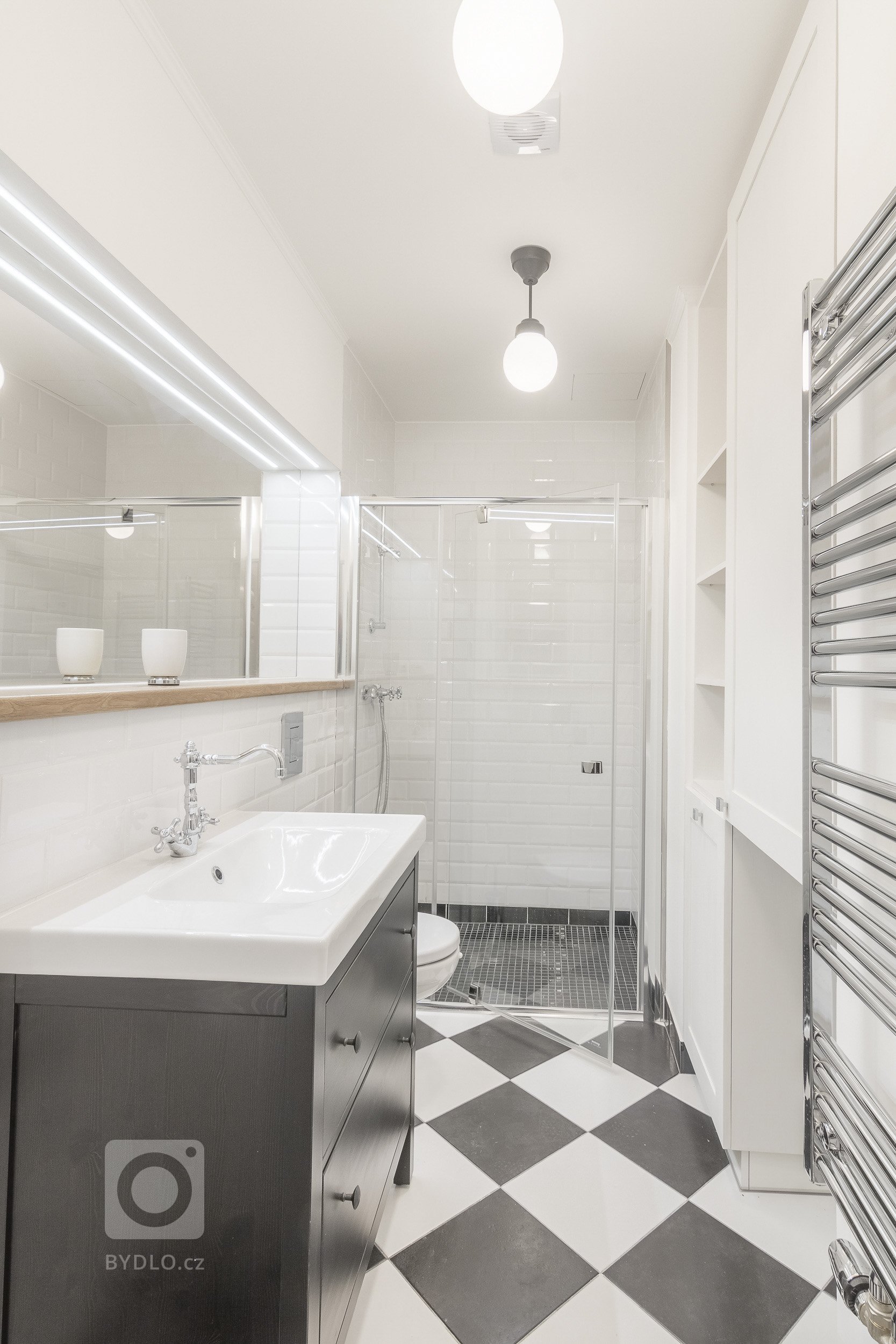 Rekonstrukce starého činžovního domu od PSN a stavební úpravy bytové jednotky včetně návrhu interiéru. Byt slouží jako investice pro krátkodobé pronájmy.…