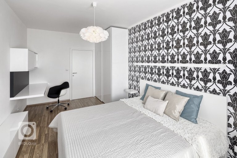 add picture to album