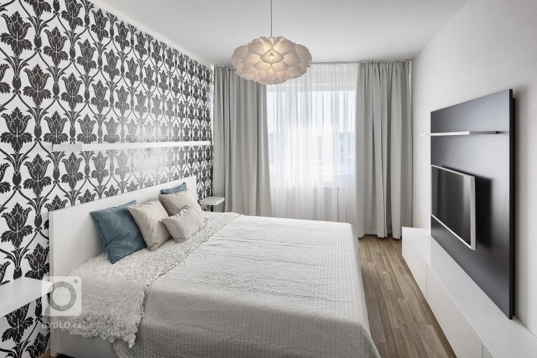 add picture to album