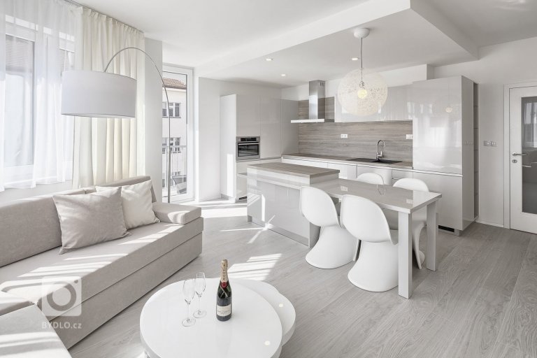 add picture to album