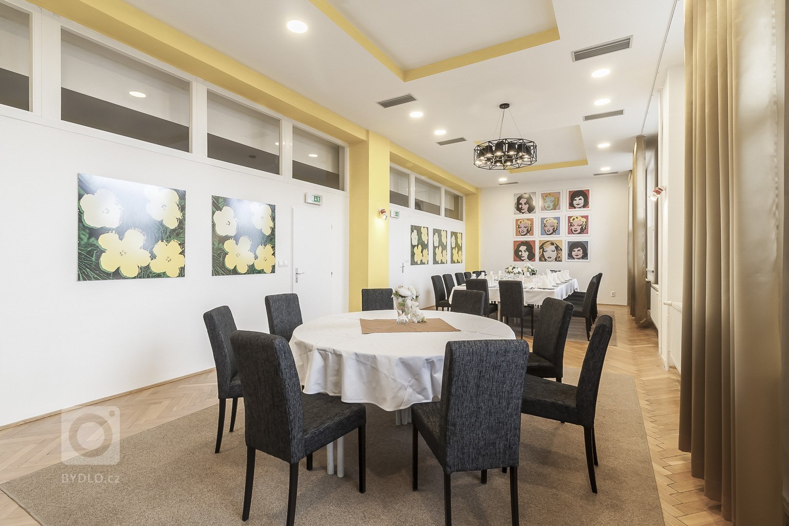 Redesign hotelu ve Slovenském městě Humenné. Cílem bylo vytvoření proměny interiéru včetně stavebních úprav 5 salonků a restaurace. Salonky byly rozděleny…