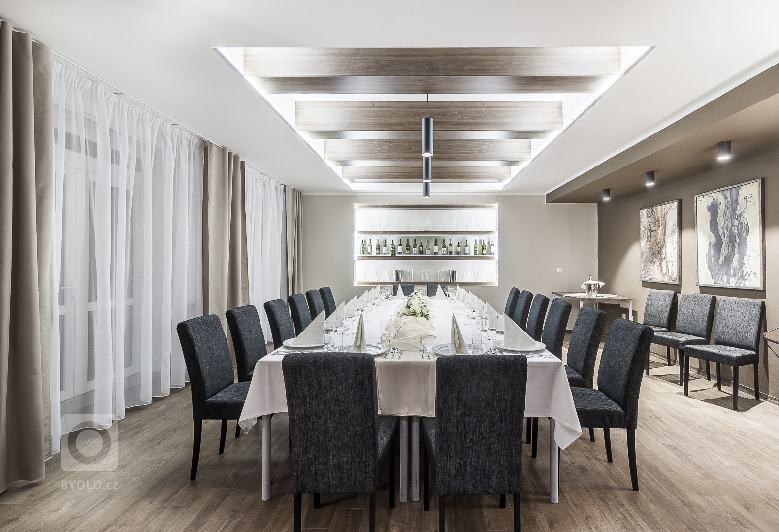 Redesign hotelu ve Slovenském městě Humenné. Cílem bylo vytvoření proměny interiéru včetně stavebních úprav 5 salonků a restaurace. Salonky byly rozděleny…