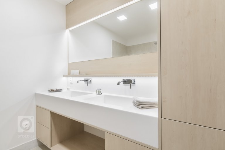 add picture to album