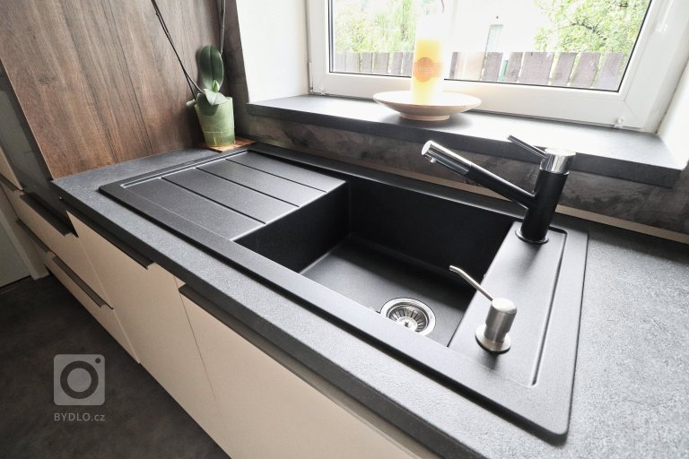 add picture to album