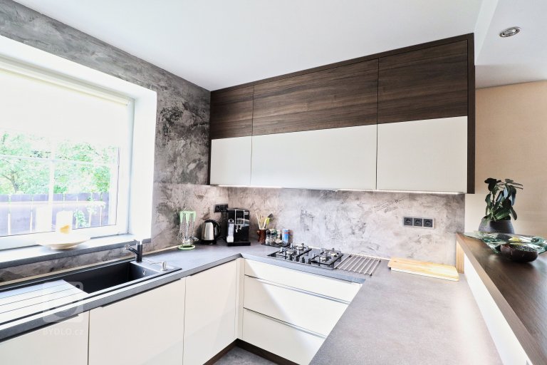 add picture to album